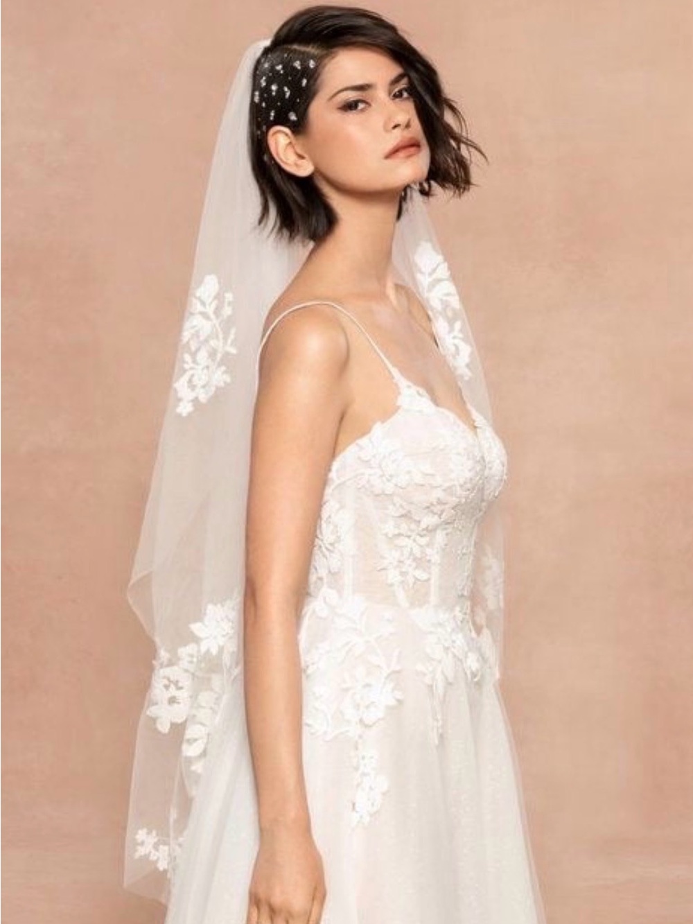 Hayley Paige Elegant White Sequin Lace Bridal Veil with Floral Appliqué NEW